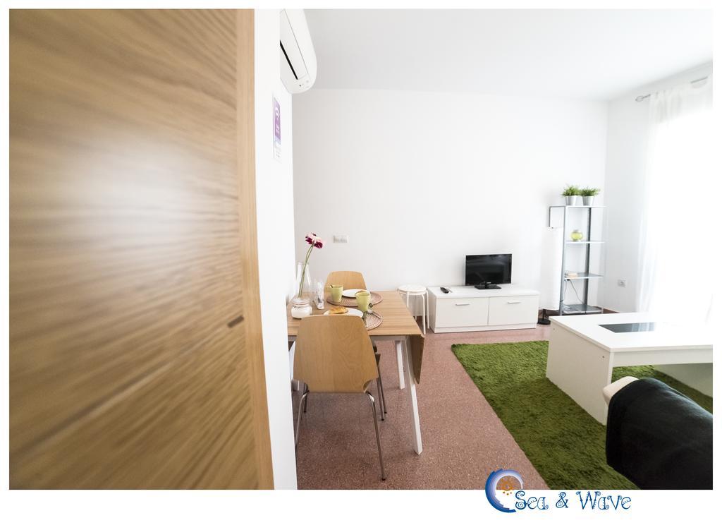 Sea & Wave La Finestra Apartment Малага Стая снимка